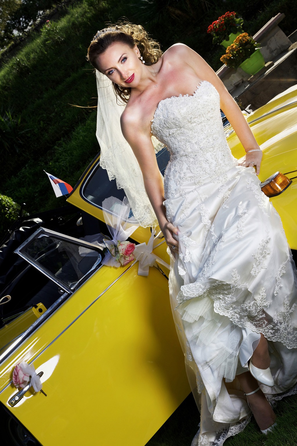 Portrait de mariée avec voiture de collection réalisé en Loire-Atlantique